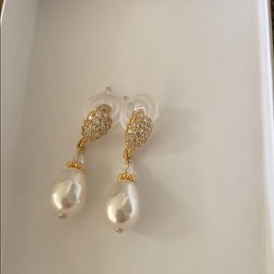 NWT Sarah Walsh Jewelry Gold & Pearl Drop Earrings